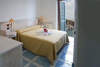 Isolabella Hotel Ventotene Bagian luar foto
