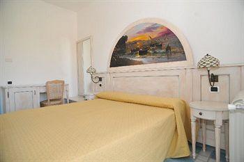 Isolabella Hotel Ventotene Bagian luar foto
