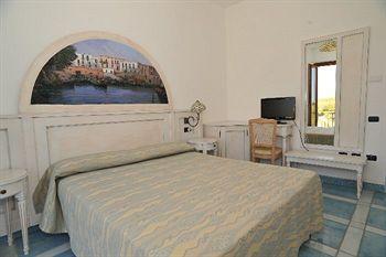 Isolabella Hotel Ventotene Bagian luar foto